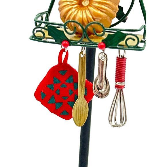 Hallmark Keepsake Ornament O Kitchen Rack 2005 Utensils Pots Bundt Pan - Picture 3 of 6